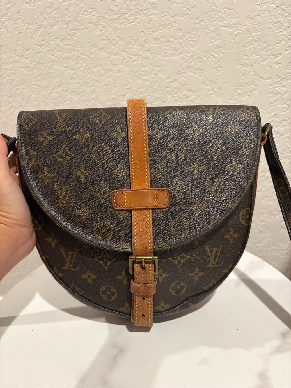 Louis Vuitton Monogram GM
Chantilly Shoulder Bag
